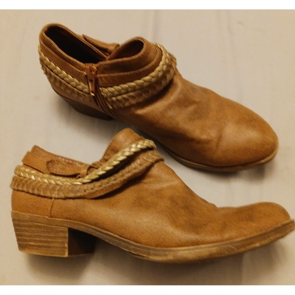 Sugar Women's‎ Thea Low Heel Round Toe Ankle Bootie, Size 7